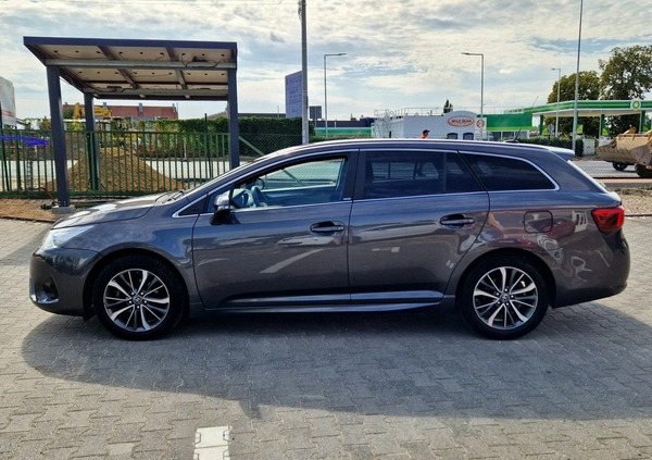 Toyota Avensis cena 56900 przebieg: 205500, rok produkcji 2017 z Skwierzyna małe 326
